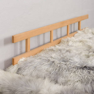 Hjørnedetalje af Børge Mogensen daybed med solid egetræsramme. Elegant konstruktion med tidløst håndværk.