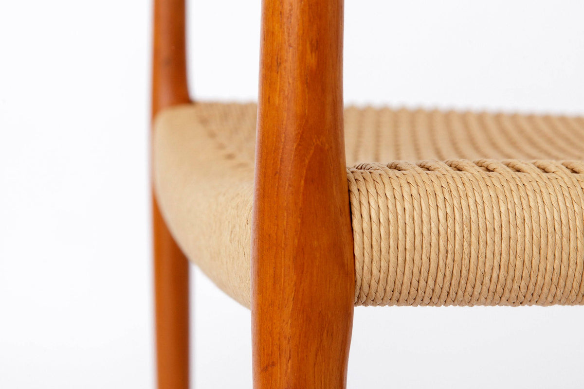 Niels O. Møller – Model 56 armstol i teak, dansk design