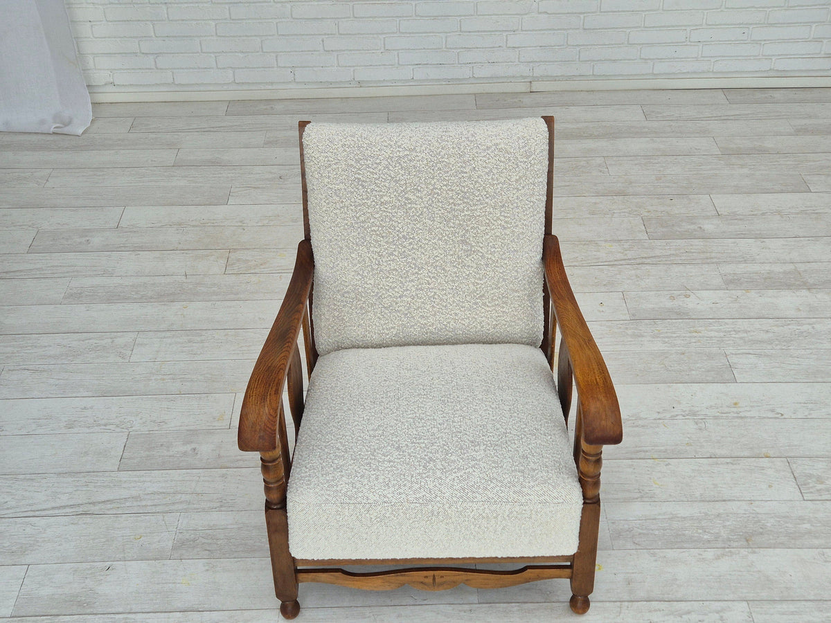 Lænestol i eg og møbelstof, skandinavisk design fra cirka 1950’erne