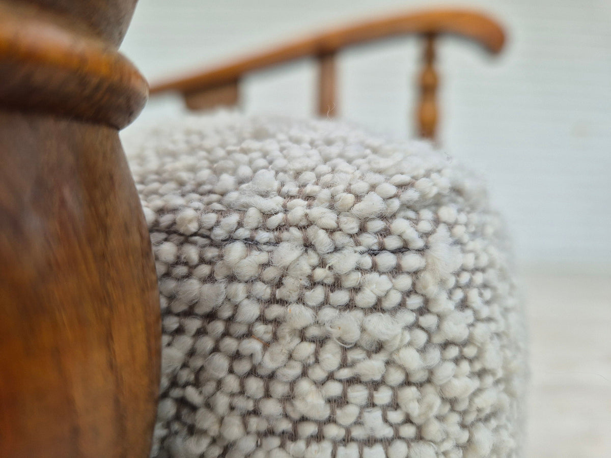 Lænestol i eg og møbelstof, skandinavisk design fra cirka 1950’erne