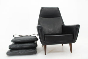 Lænestol i sort læder med høj ryg, dansk design