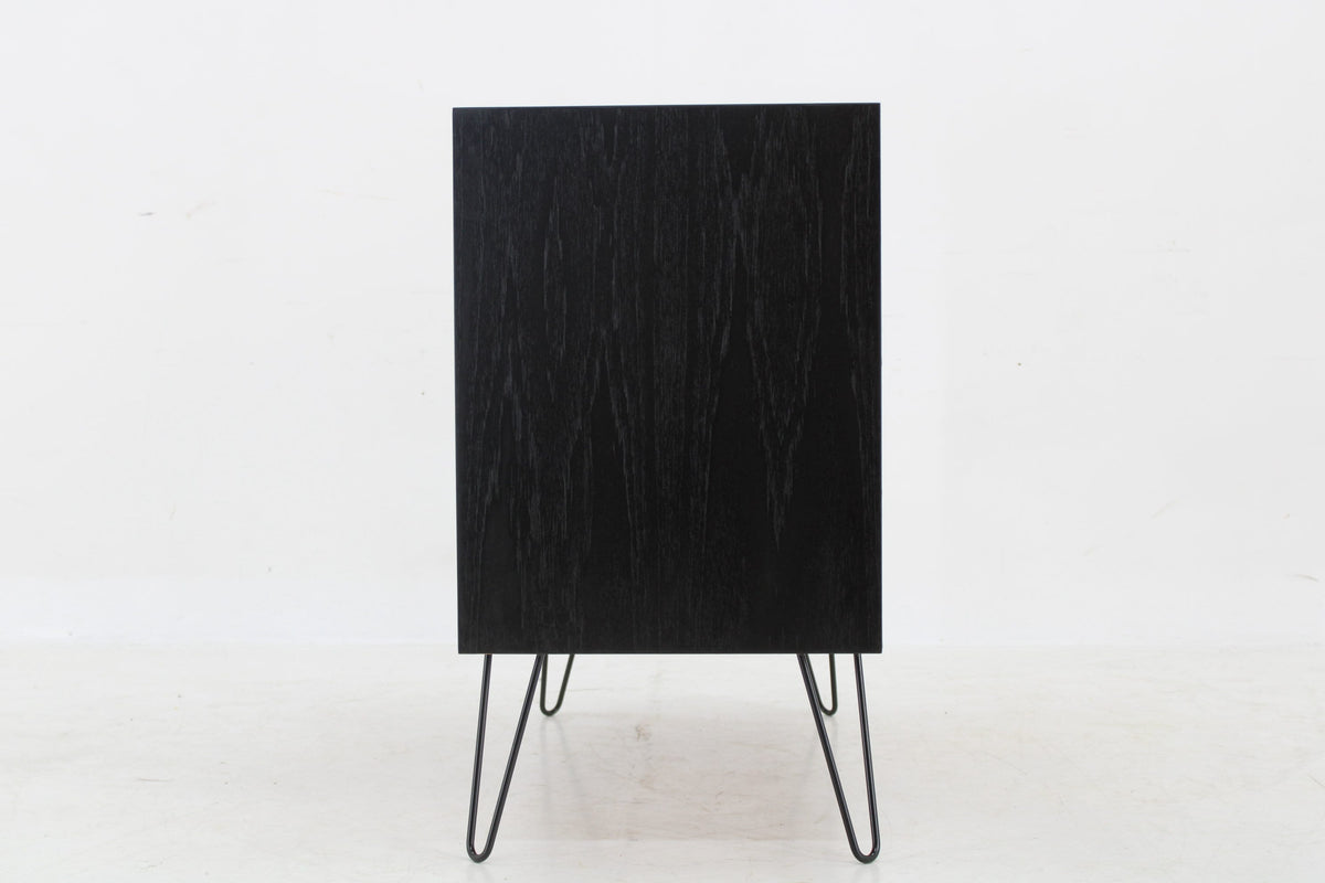 Kommode i sortlakeret teak fra 1960’erne