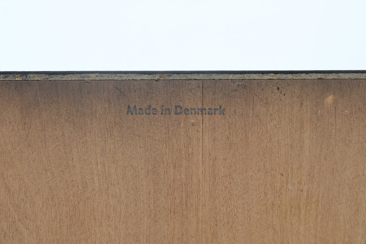 Kommode i sortlakeret teak fra 1960’erne