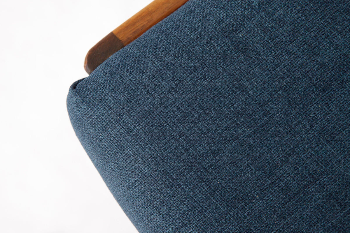 Italiensk design – spisestol i kirsebærtræ med blåt sæde, 1960’erne