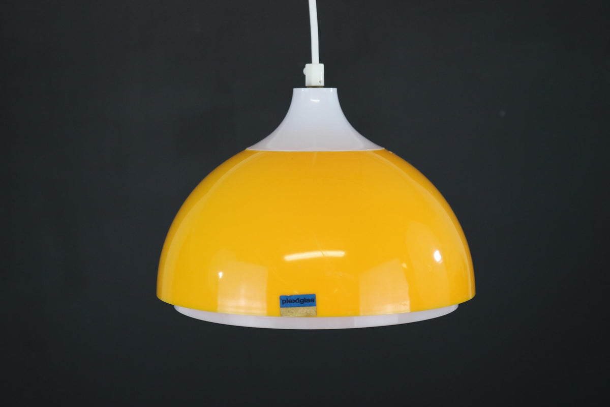 Bent Karlby – Dansk plexiglas-pendel for A. Schrøder Kemi