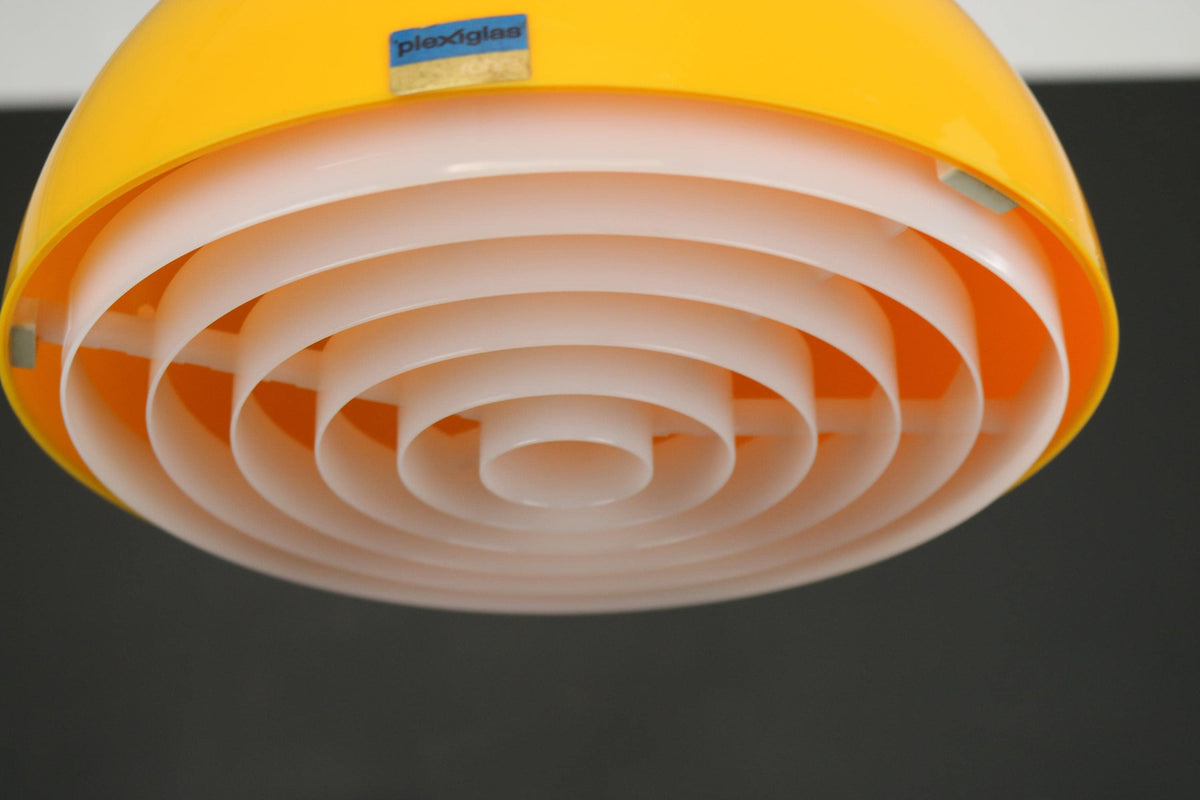 Bent Karlby – Dansk plexiglas-pendel for A. Schrøder Kemi