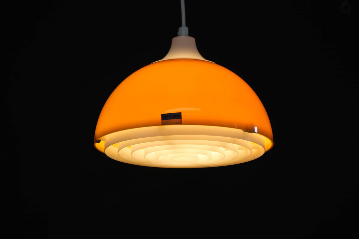 Bent Karlby – Dansk plexiglas-pendel for A. Schrøder Kemi