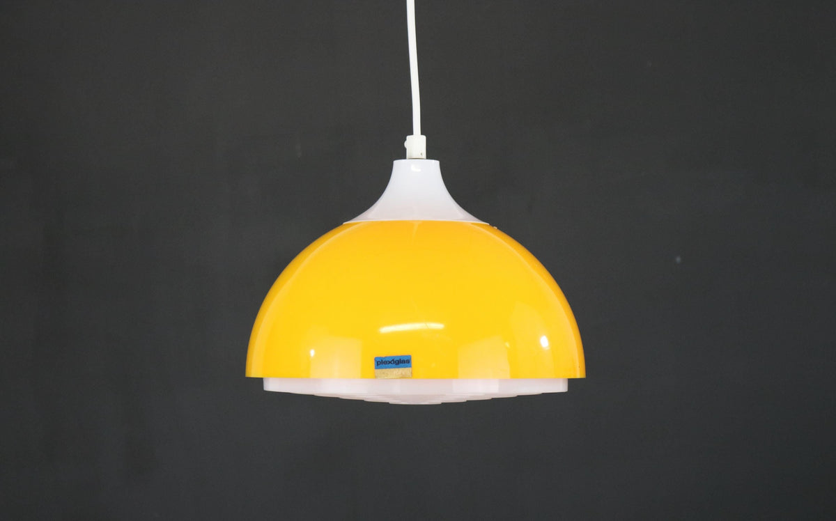 Bent Karlby – Dansk plexiglas-pendel for A. Schrøder Kemi