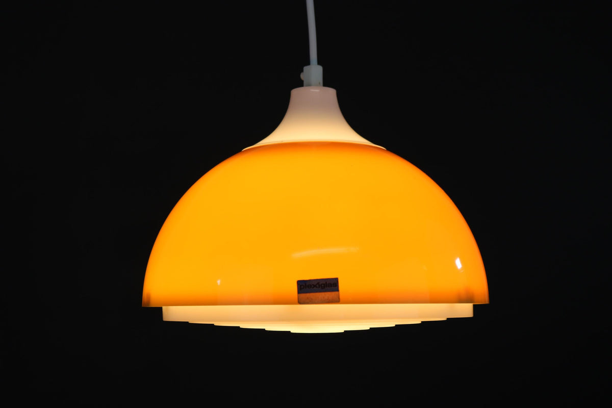 Bent Karlby – Dansk plexiglas-pendel for A. Schrøder Kemi