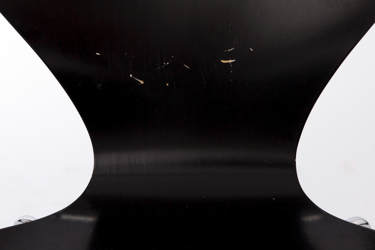 Arne Jacobsen – Sorte model 3107 (Syveren) stole fra 1980&#39;erne