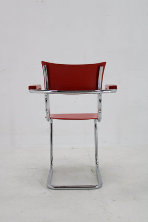 German Bauhaus chair with slender shapes from the 1940s