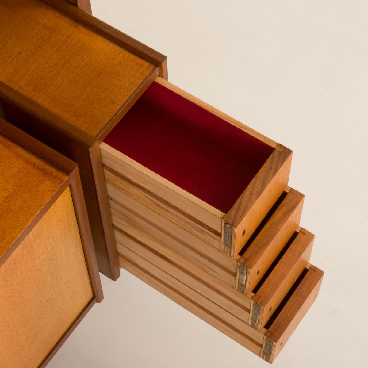 A. Merlo - Italiensk fritstående gulv-til-loft reol fra 1960&#39;erne