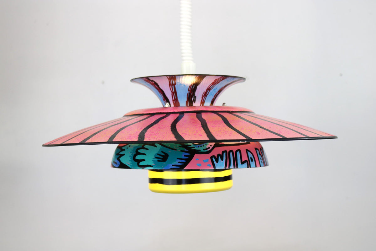 Skandinavisk kunstdesignlampe malet af CAKE (Juan Carlos Chavez-F) – Unika 1/1