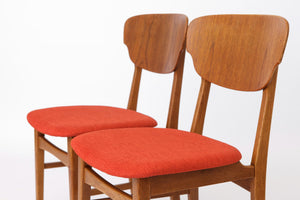 Spisebordsstol i teak og eg, dansk design – Pris pr. stk.