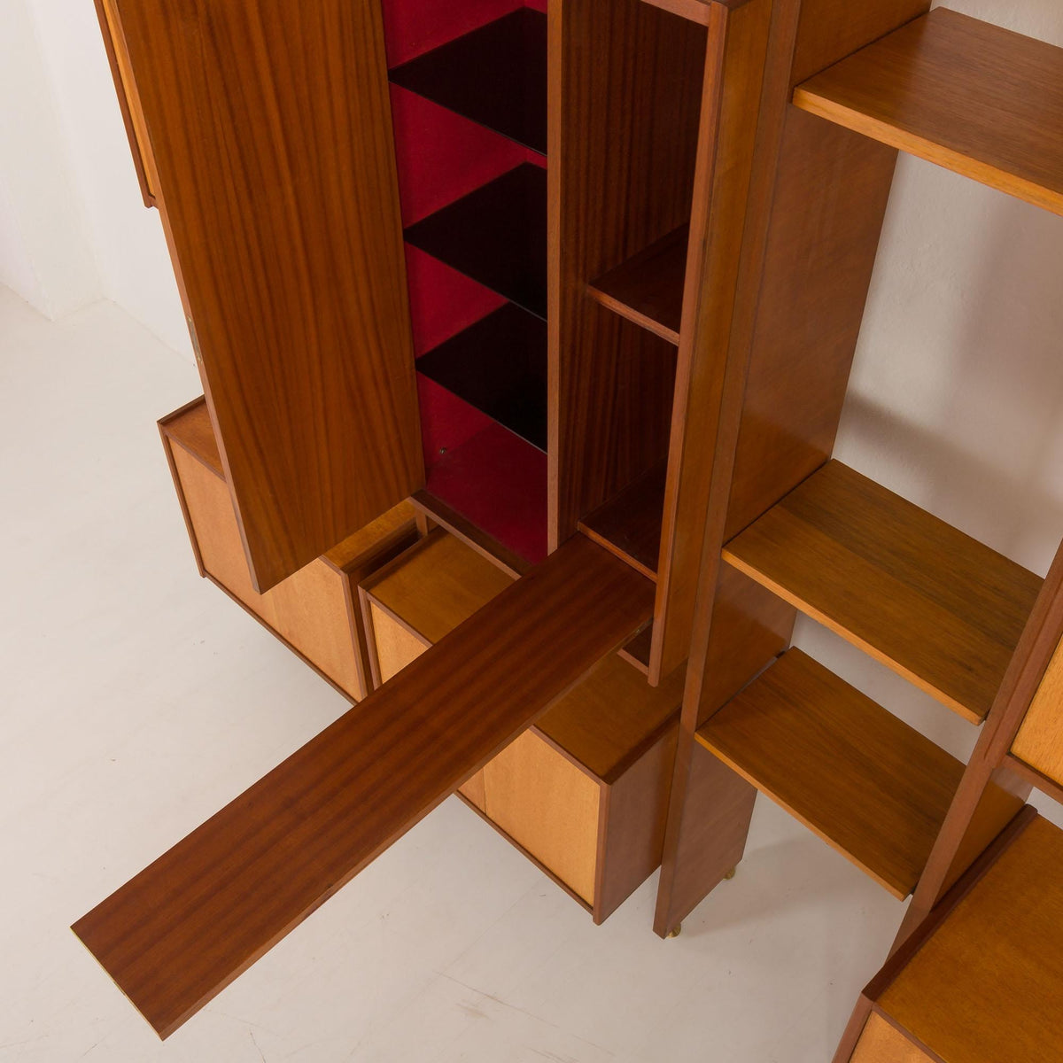 A. Merlo - Italiensk fritstående gulv-til-loft reol fra 1960&#39;erne