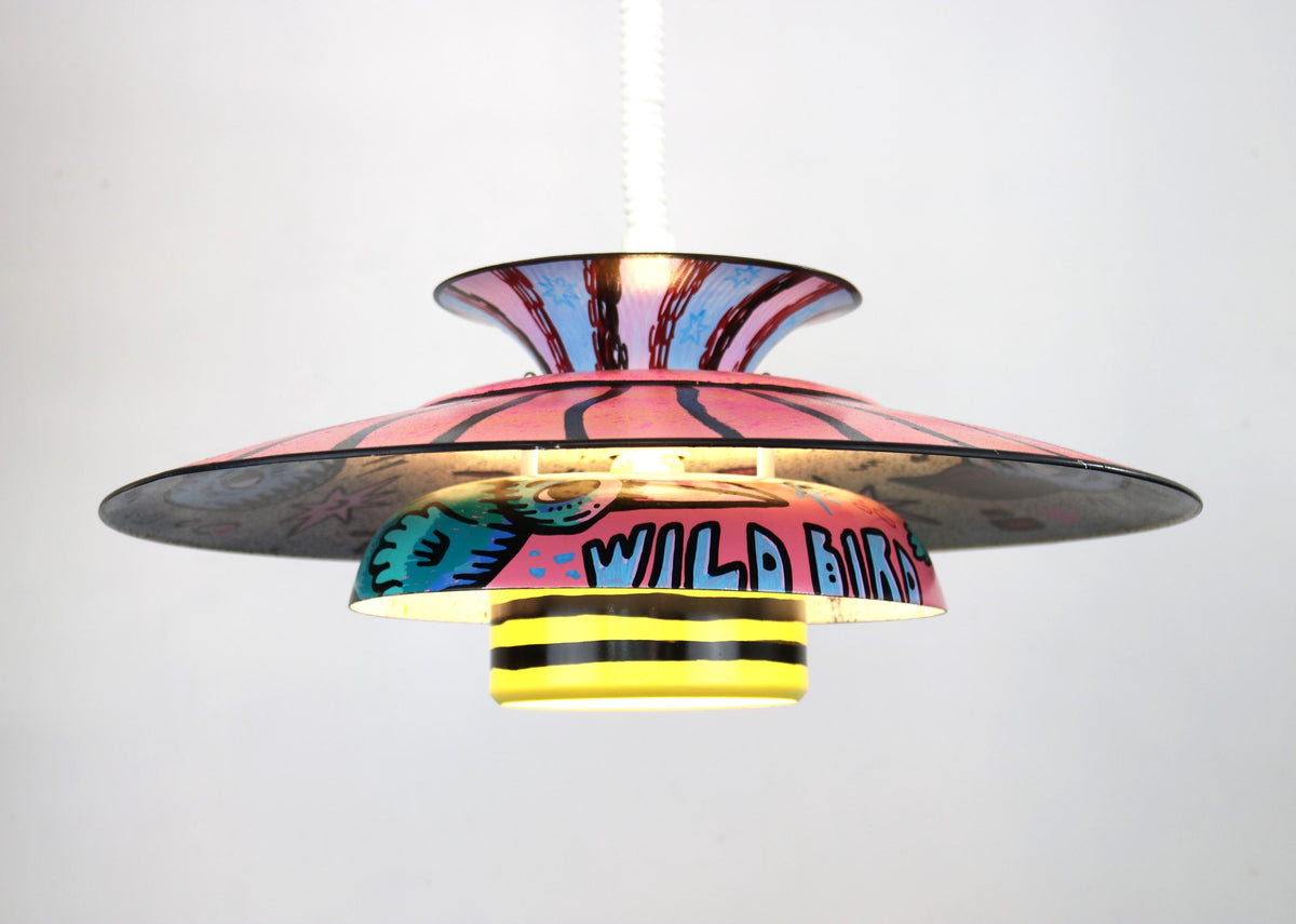 Skandinavisk kunstdesignlampe malet af CAKE (Juan Carlos Chavez-F) – Unika 1/1