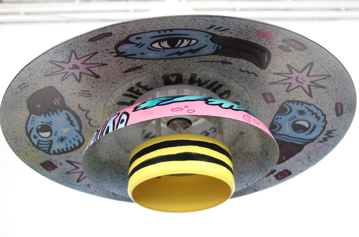 Skandinavisk kunstdesignlampe malet af CAKE (Juan Carlos Chavez-F) – Unika 1/1