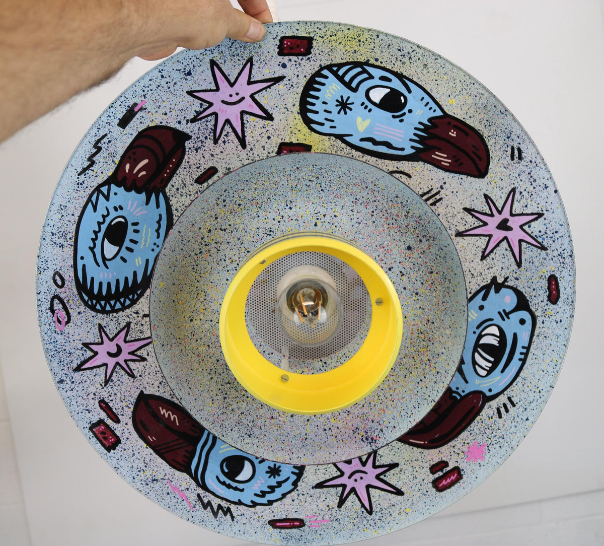 Skandinavisk kunstdesignlampe malet af CAKE (Juan Carlos Chavez-F) – Unika 1/1