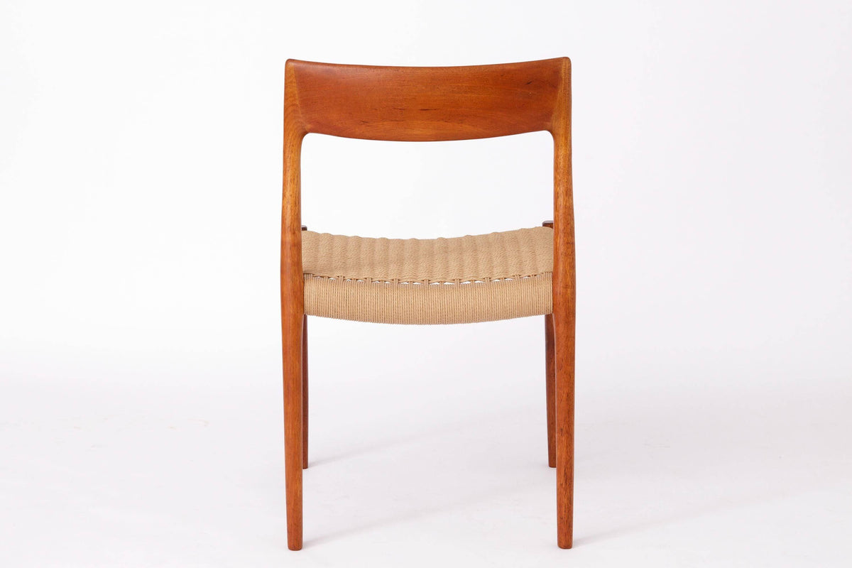 Niels O. Møller – Model 77 spisebordsstol i teak, produceret af J.L. Møllers Møbelfabrik
