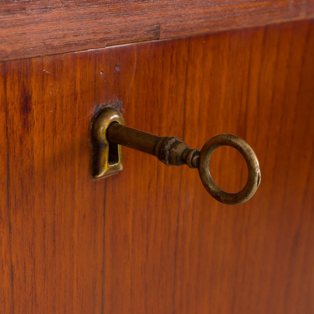 Italiensk opbevaringsmøbel med skjult skrivebord fra 1960&#39;erne