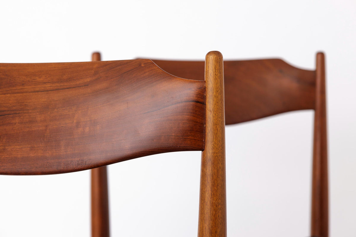 Sæt af 2 spisebordsstole i teak, 1960’erne