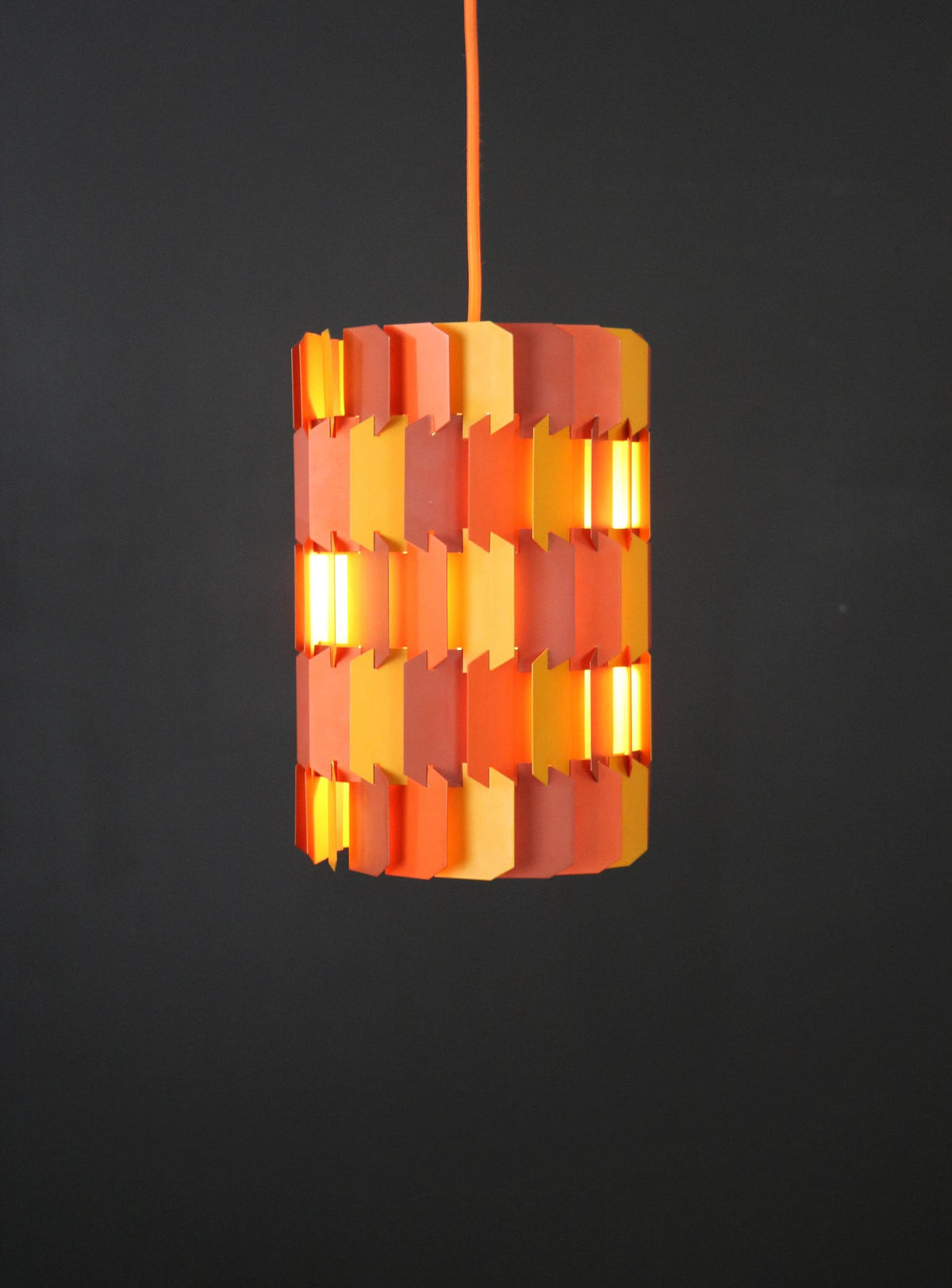 Louis Weisdorf – Pendel i orange og gul fra 1960&#39;erne