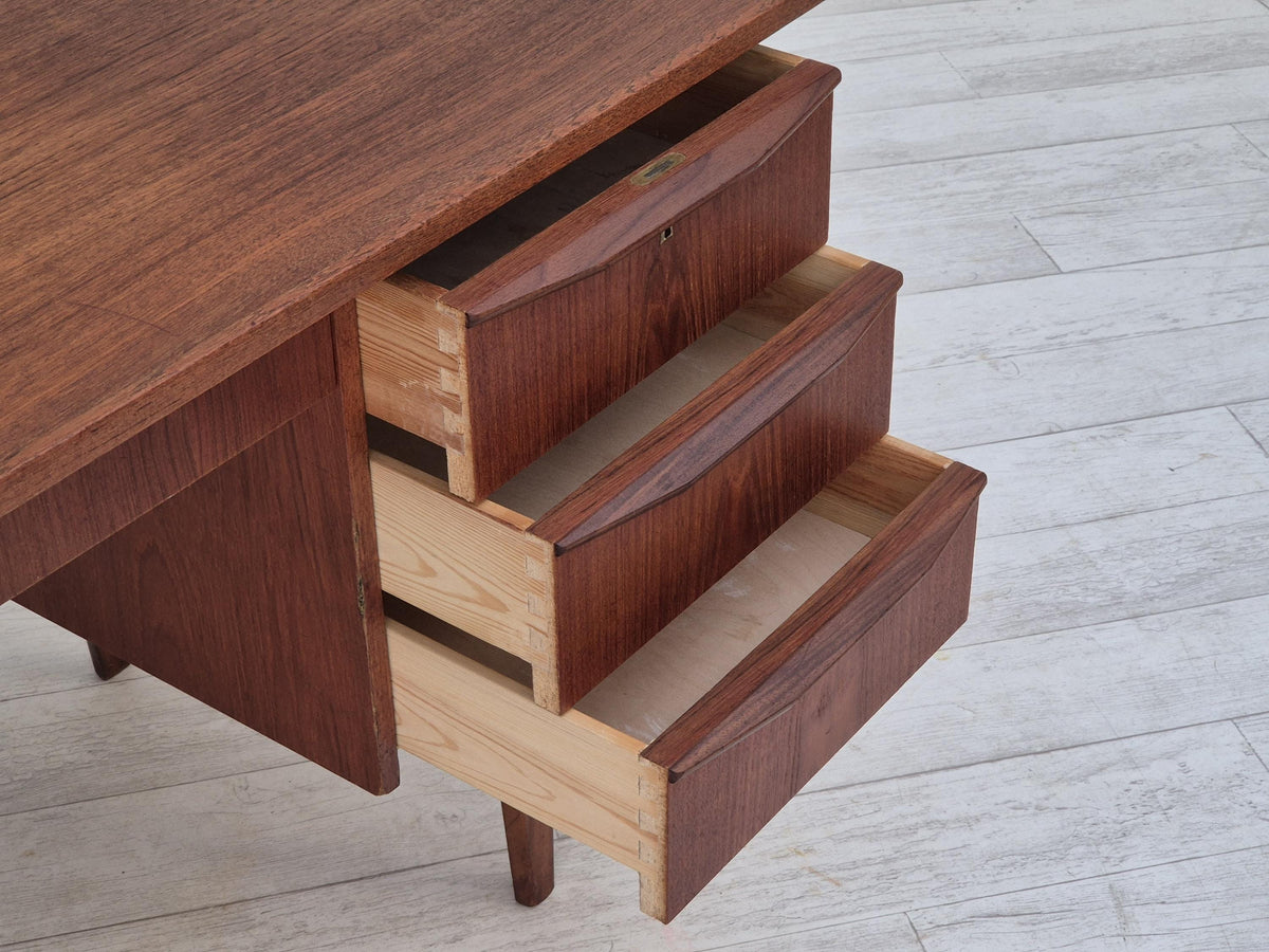 Dansk skrivebord i teak