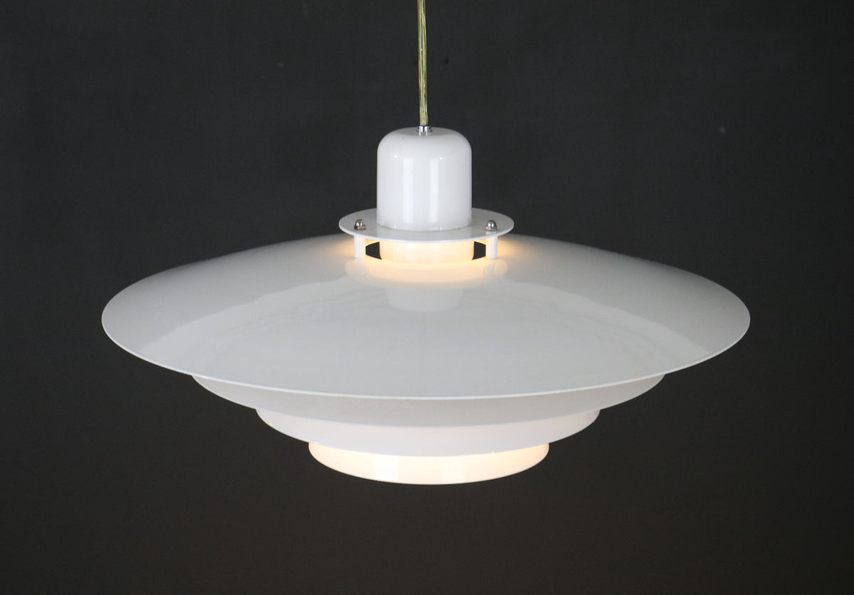 Dansk pendellampe i hvid fra 1990'erne