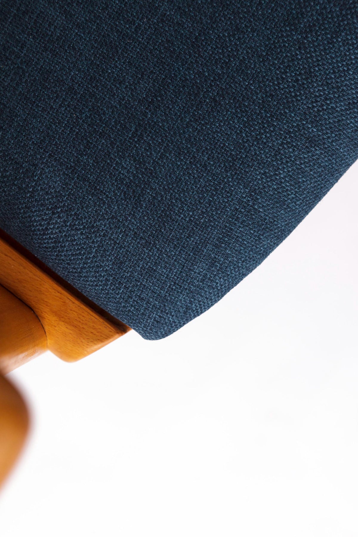 Armstole i bøg med blå polstring, produceret af Ansager Møbler – Sæt af 6