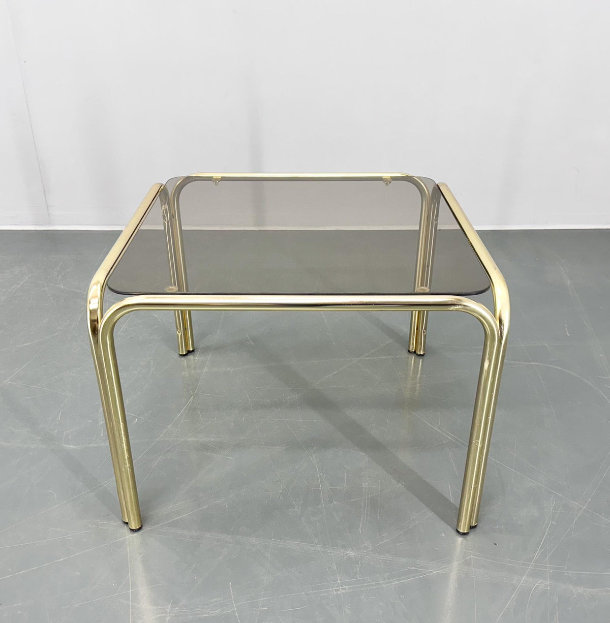 Sofabord i messing og røgfarvet glas, produceret i Tyskland, 1970’erne