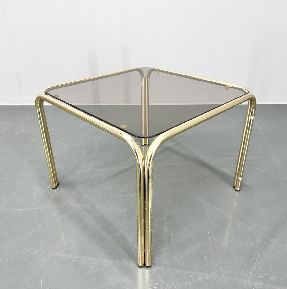 Sofabord i messing og røgfarvet glas, produceret i Tyskland, 1970’erne