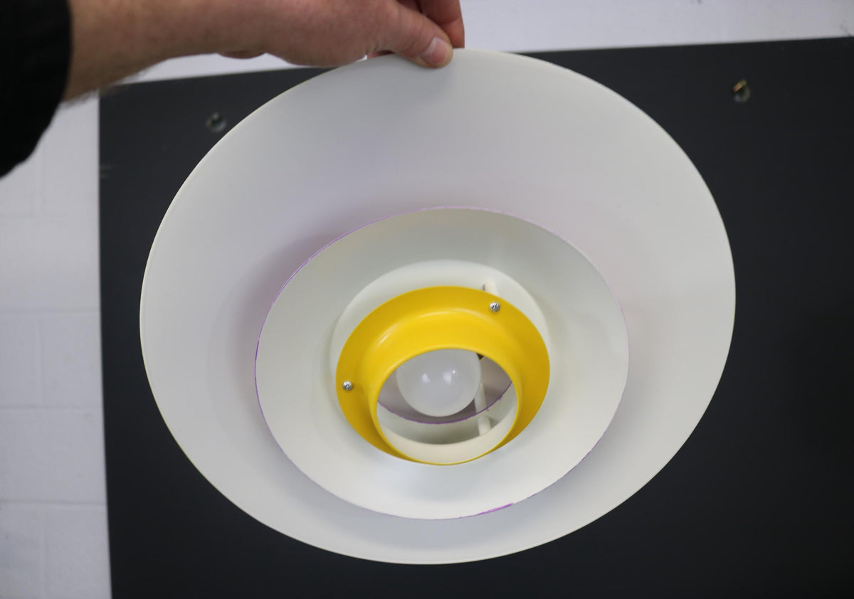 Dansk loftlampe i gul og lilla fra 1970&#39;erne