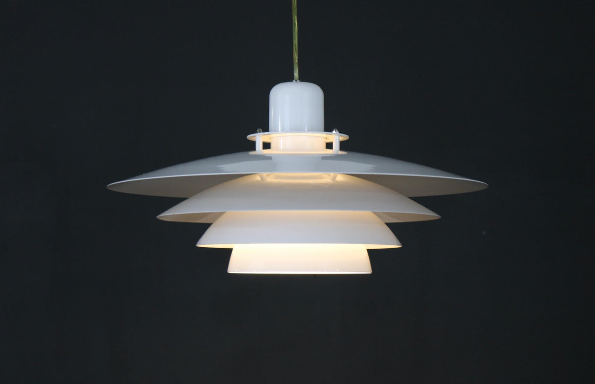 Dansk pendellampe i hvid fra 1990'erne