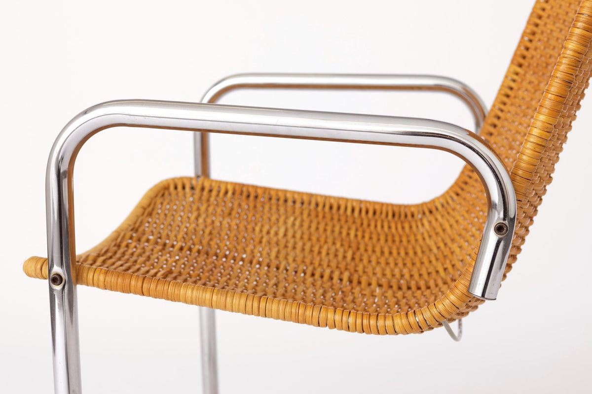 Cantilever stole i metal og rattan, produceret i Italien, ca. 1970’erne