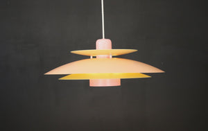 Dansk loftslampe i fersken, pink og lysegul – 1970'erne