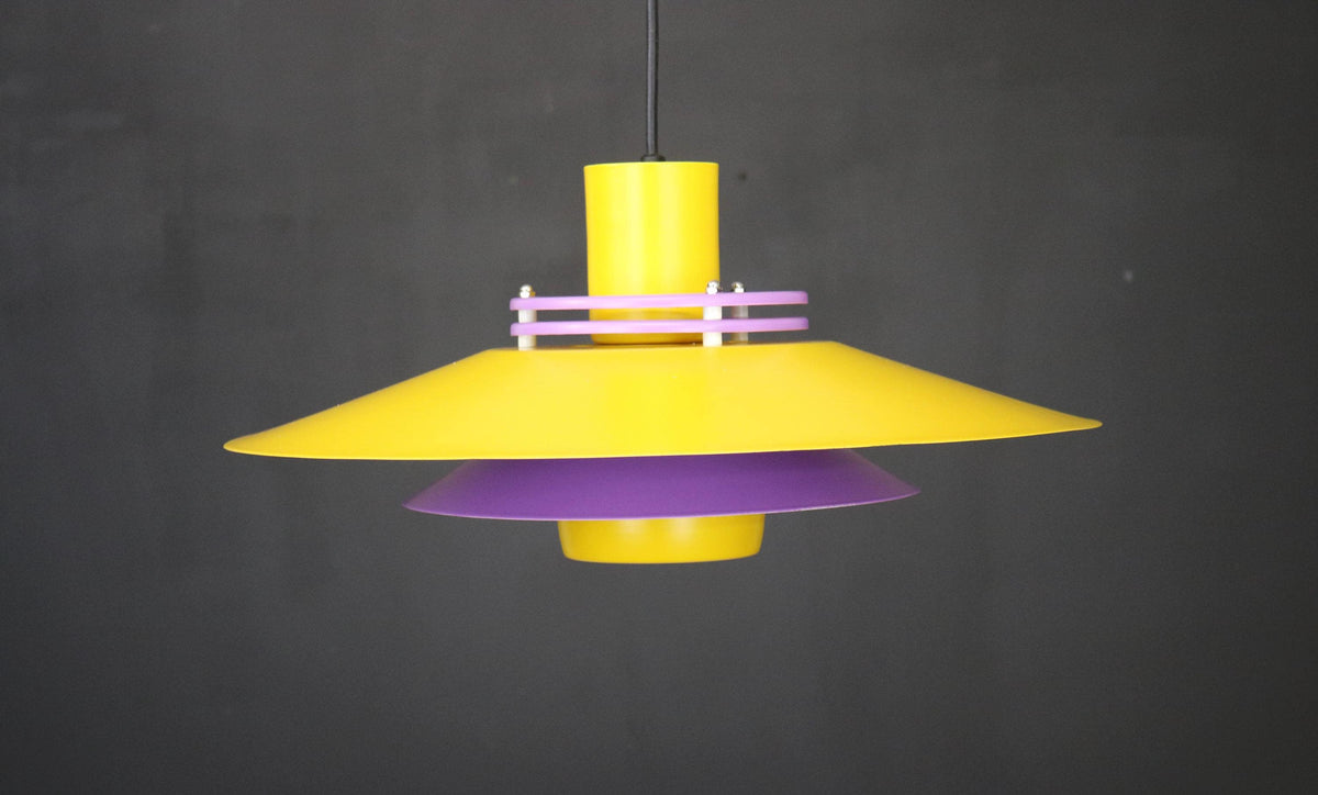 Dansk loftlampe i gul og lilla fra 1970&#39;erne
