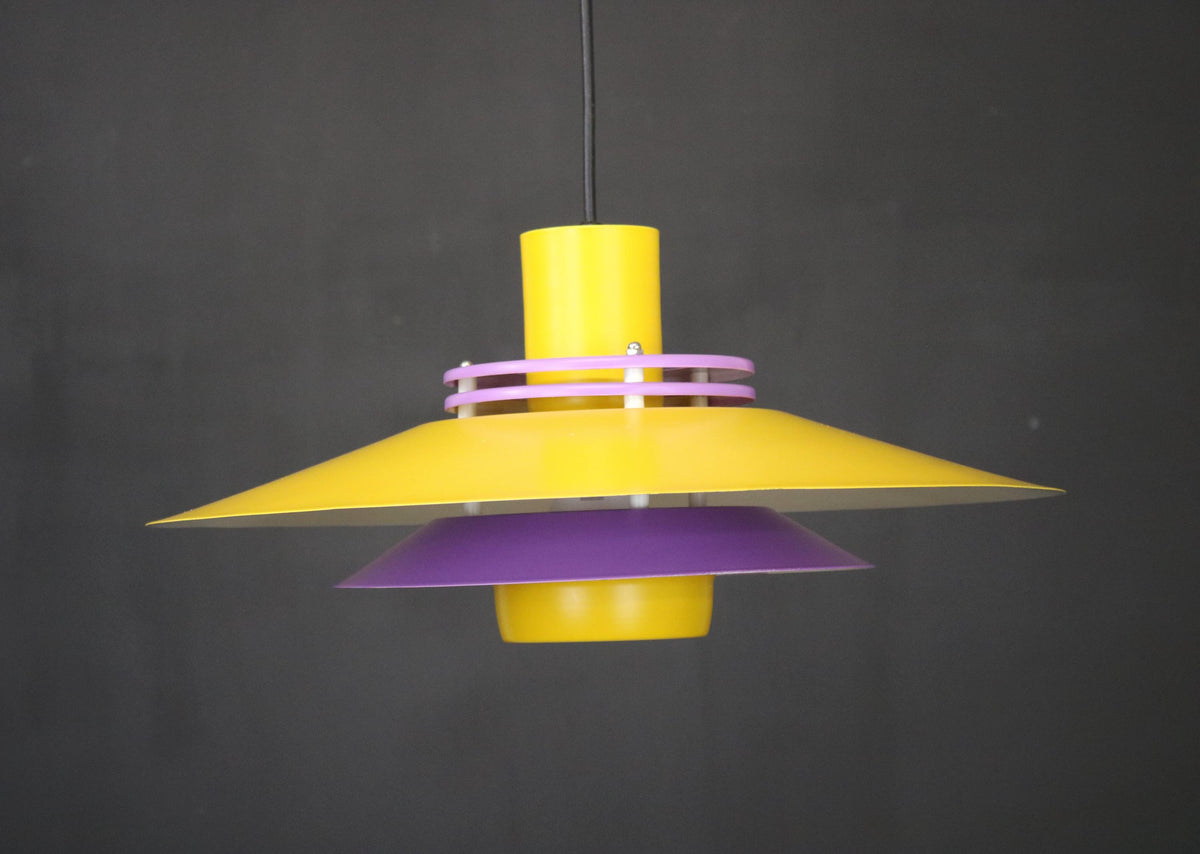 Dansk loftlampe i gul og lilla fra 1970&#39;erne