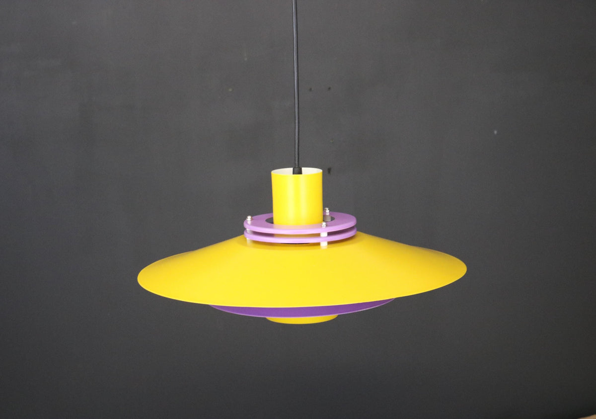 Dansk loftlampe i gul og lilla fra 1970&#39;erne