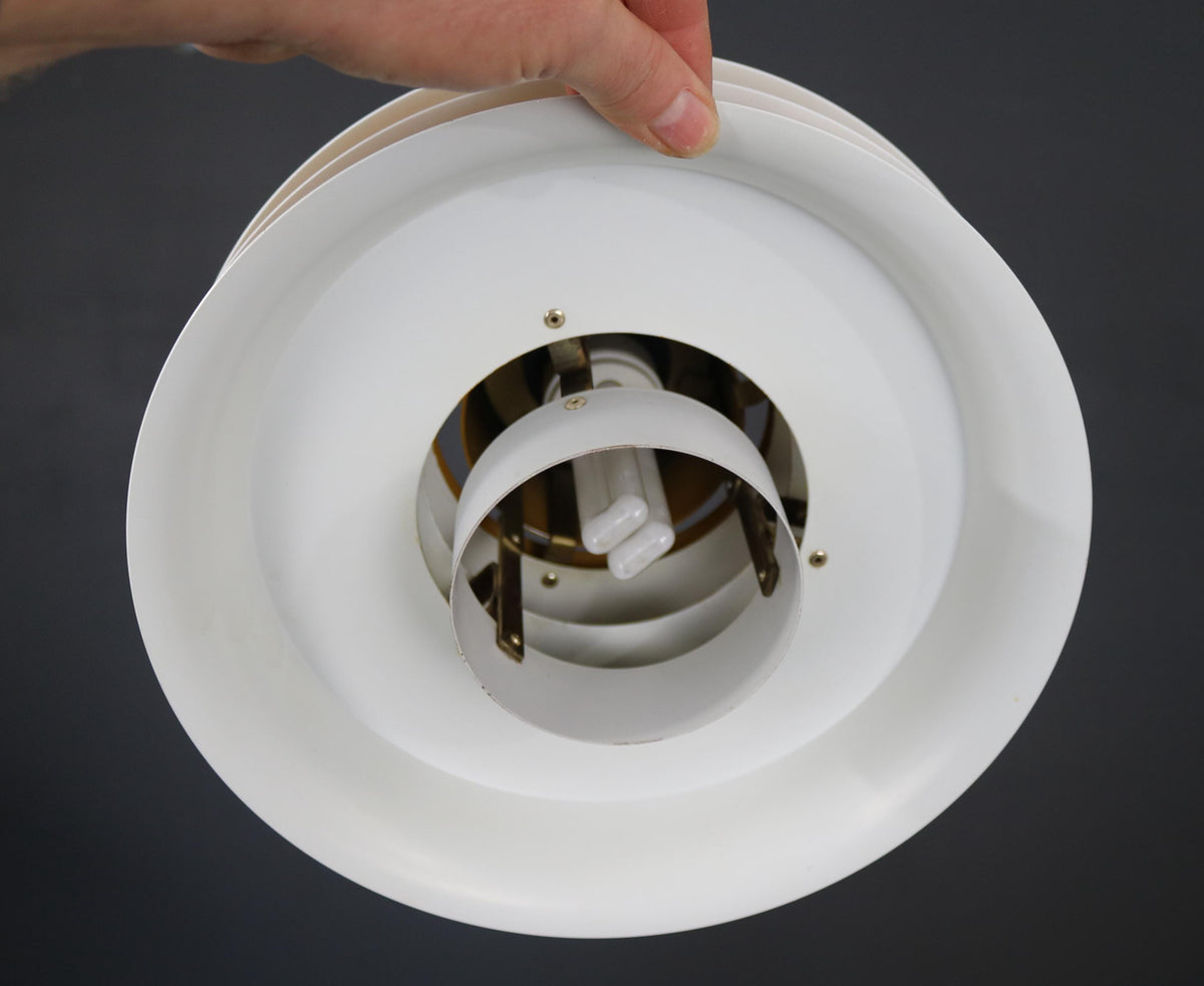 Dansk lampe i smuk mørkegul original farve fra 1970’erne