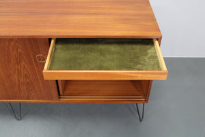 Vintage teak skænk fra 1960'erne