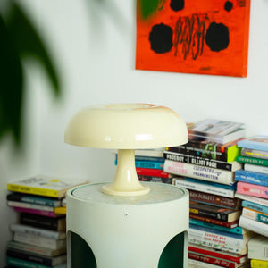 Mushroom lampe i off-white – Designet af GLOW UP STUDIO