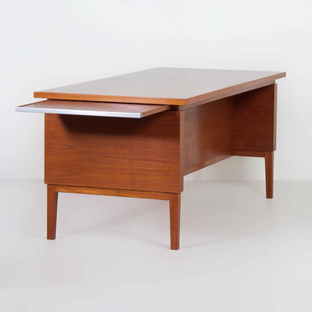 Skrivebord i mahogni og teak, dansk design fra cirka 1970’erne