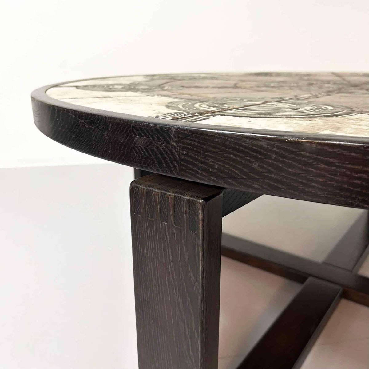 Ox Art – Rundt sofabord med keramiske fliser