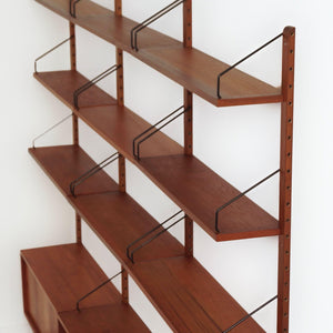 Poul Cadovius – Royal vægsystem for Cado i teak med 2 skabe og 7 hylder, 1960’erne