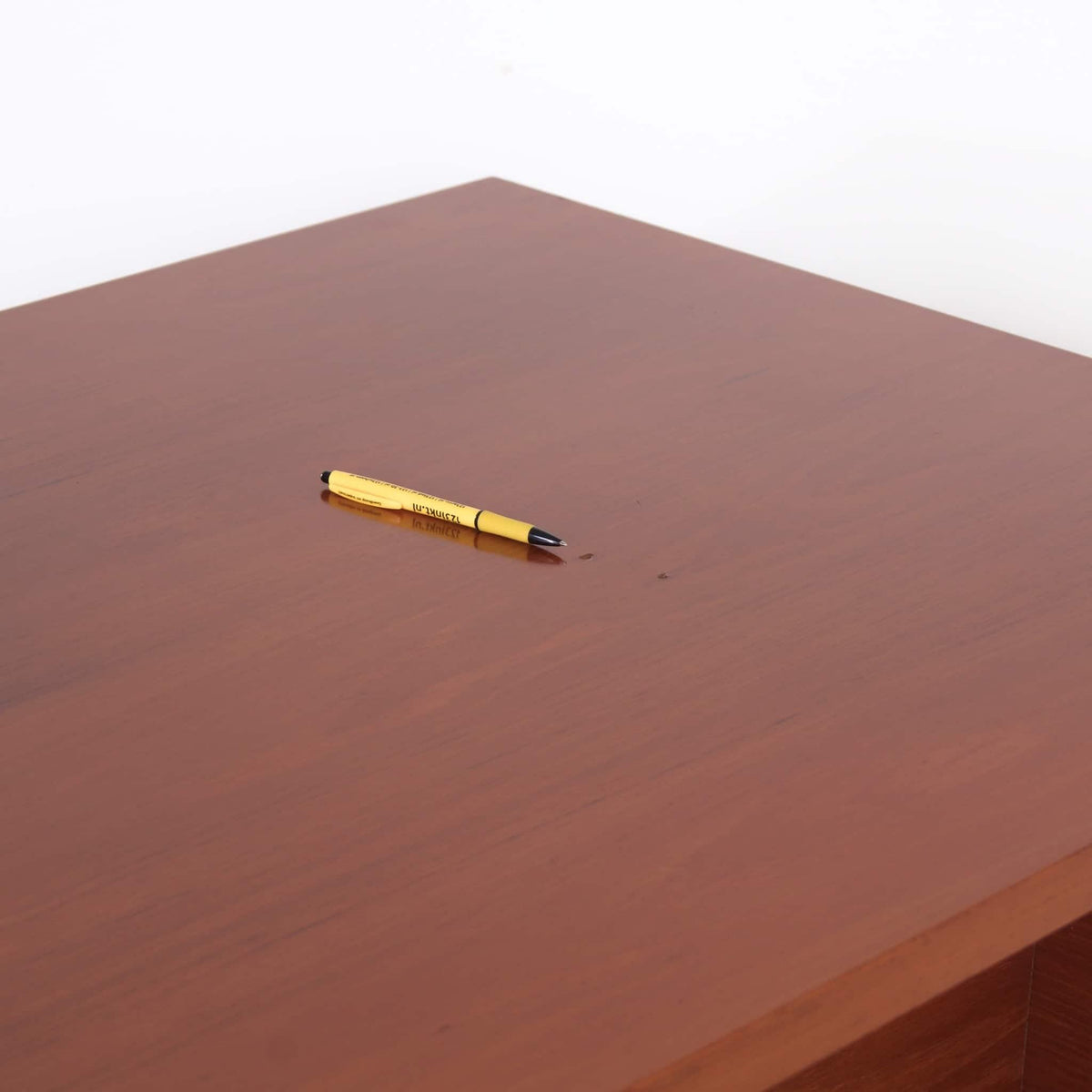 Skrivebord i mahogni og teak, dansk design fra cirka 1970’erne