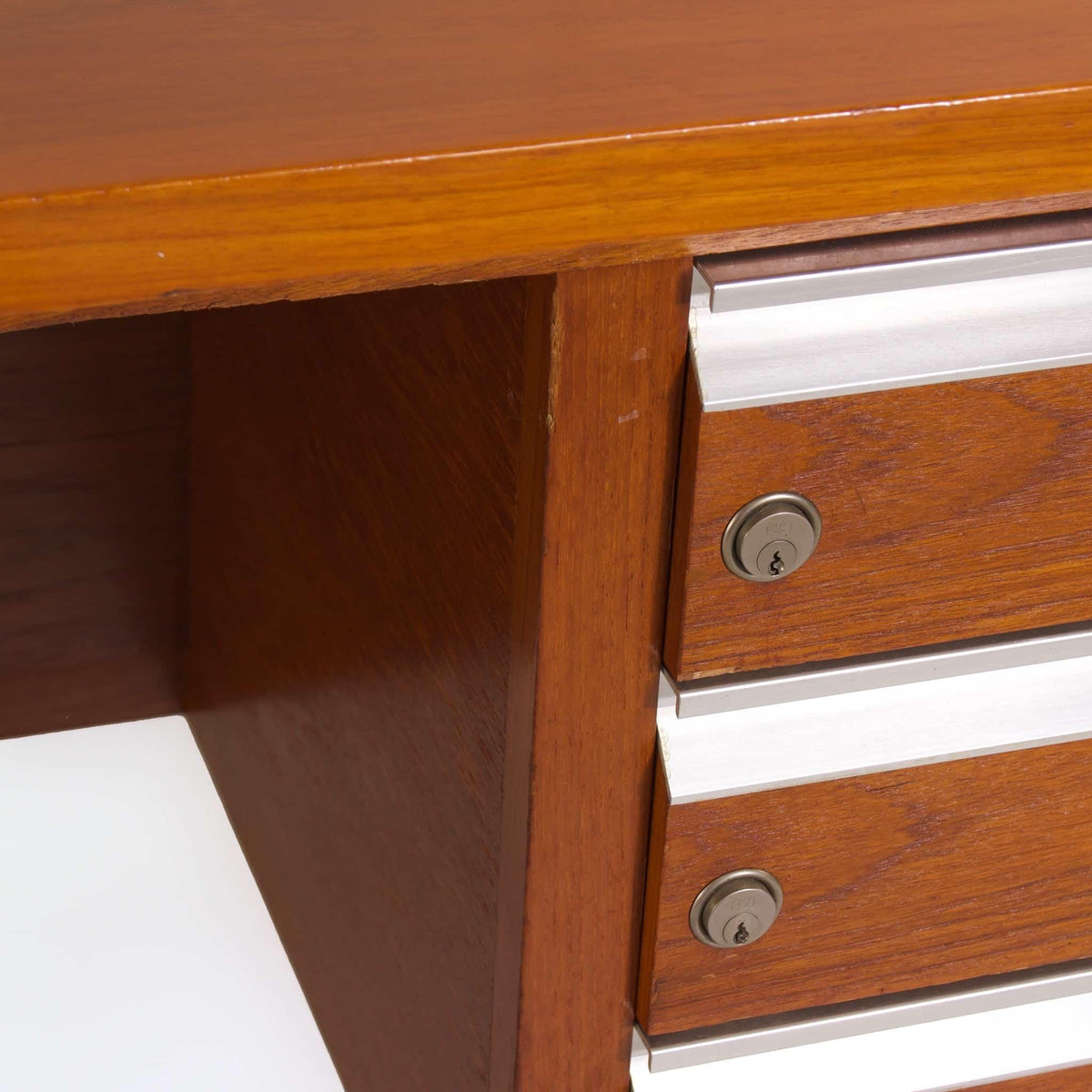 Skrivebord i mahogni og teak, dansk design fra cirka 1970’erne