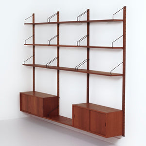 Poul Cadovius – Royal vægsystem for Cado i teak med 2 skabe og 7 hylder, 1960’erne