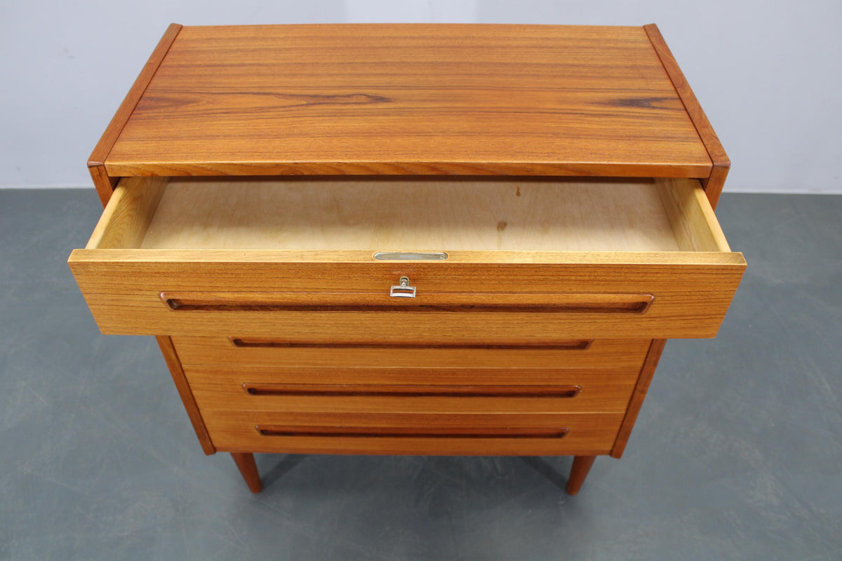 Kommode i teaktræ, dansk design fra cirka 1960’erne