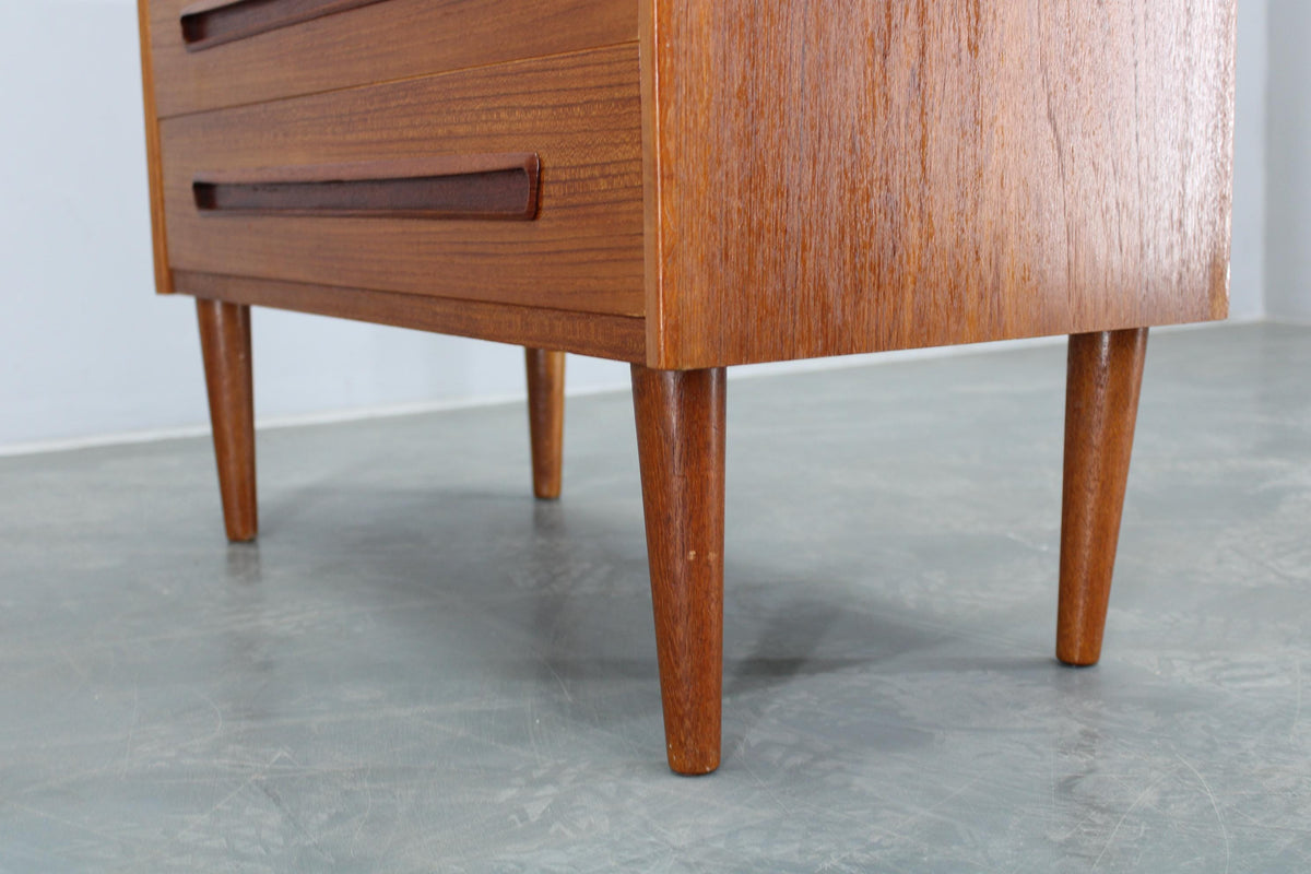 Kommode i teaktræ, dansk design fra cirka 1960’erne