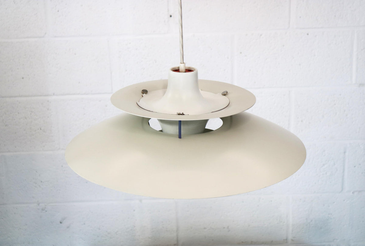 Poul Henningsen – PH 5 pendel i hvid/blå, produceret af Louis Poulsen